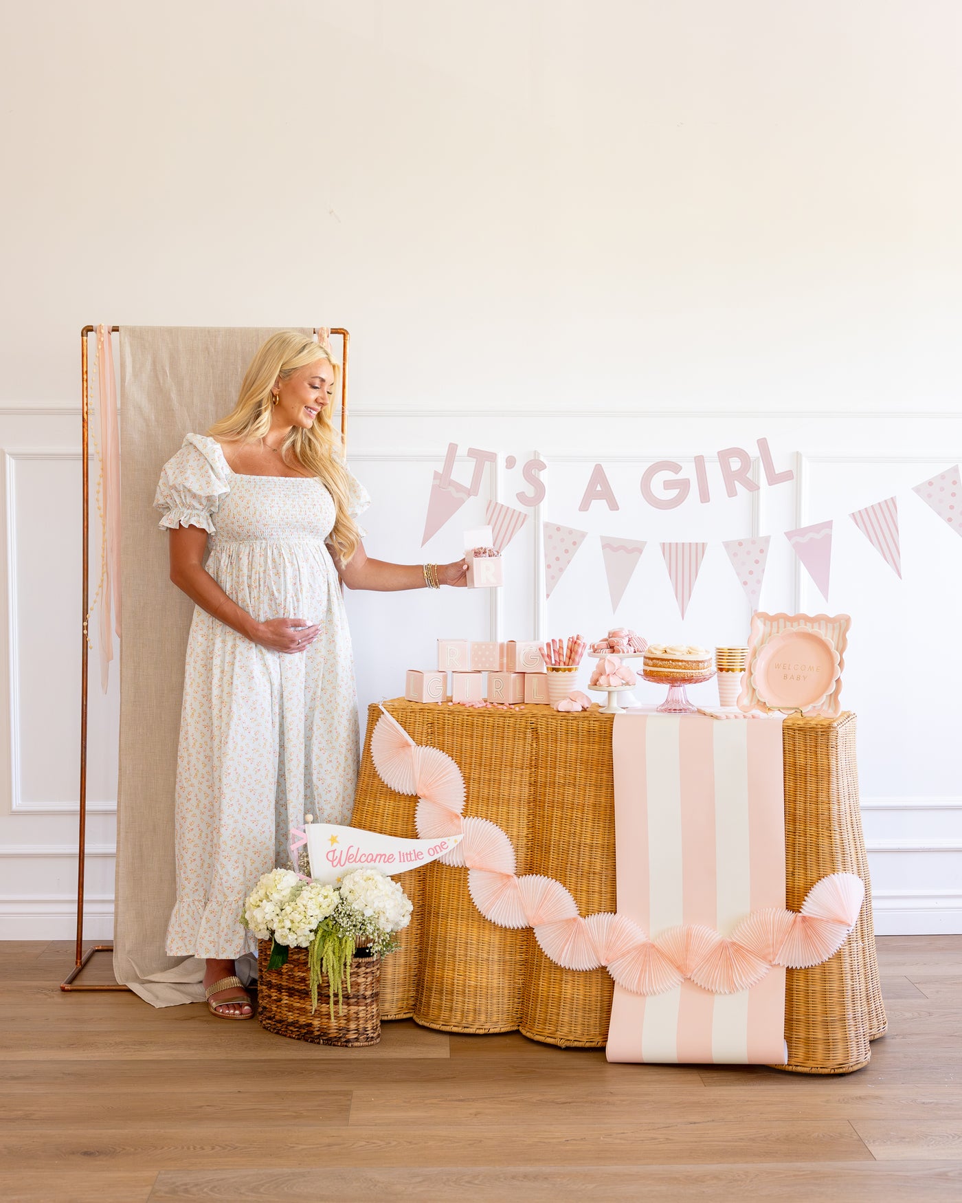BAB1105 - Pink Tissue Bunting Banner