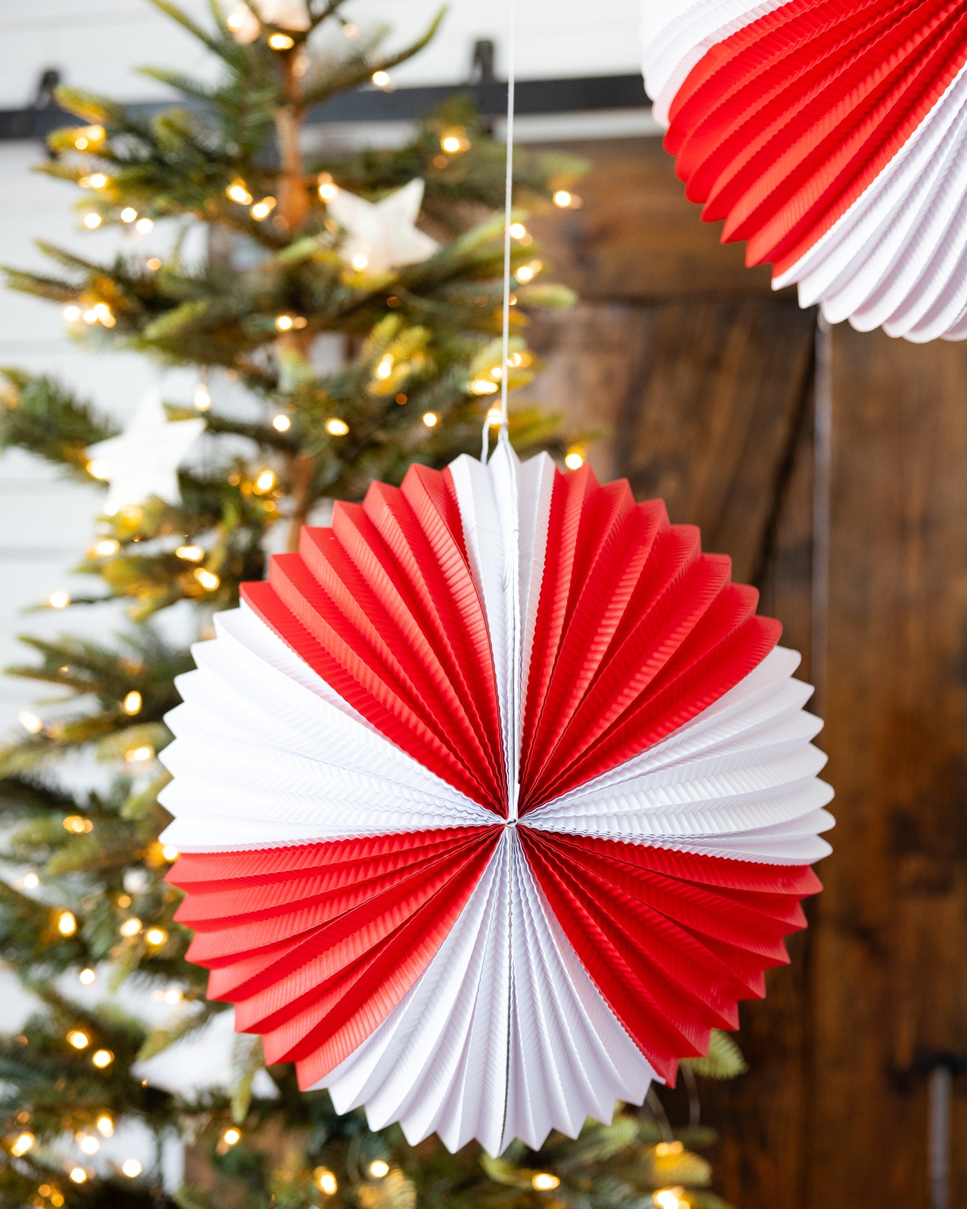 BEC1103 - Red and Cream Accordion Paper Lanterns