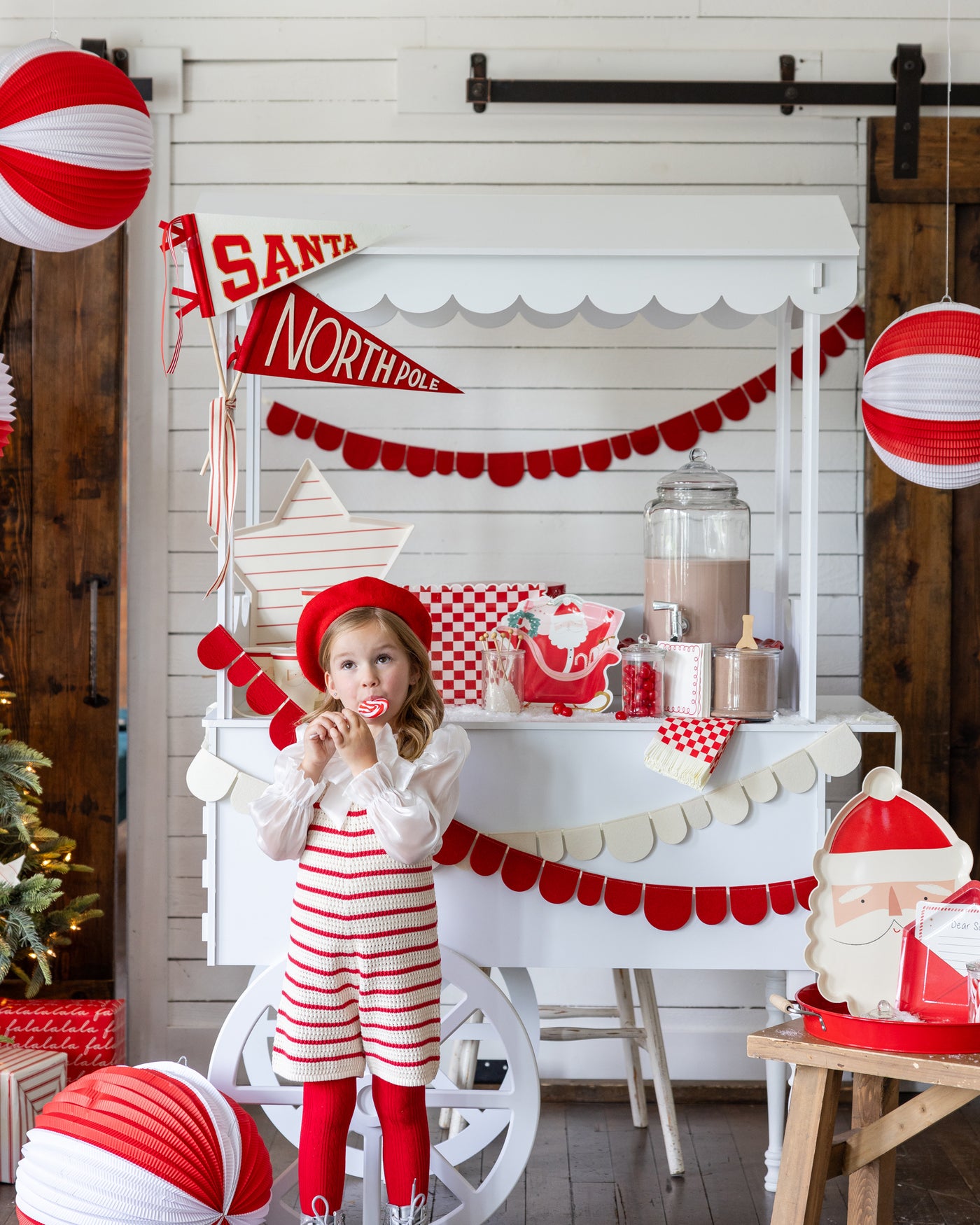 BEC1103 - Red and Cream Accordion Paper Lanterns