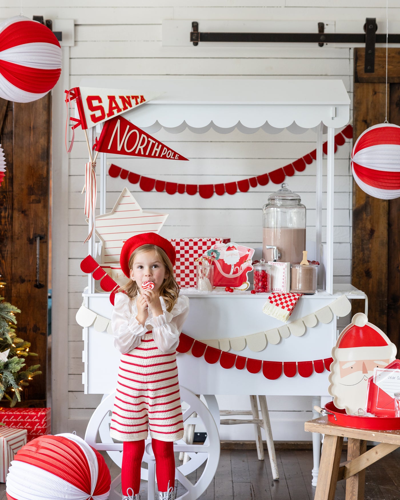 BEC1104 - Red and Cream Scalloped Felt Banner Set