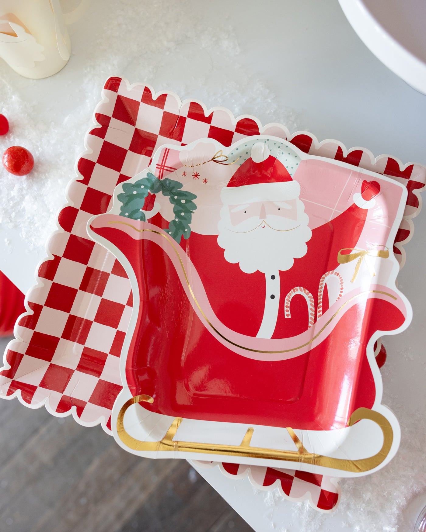 BEC1140 - Santa's Sleigh Shaped Paper Plates