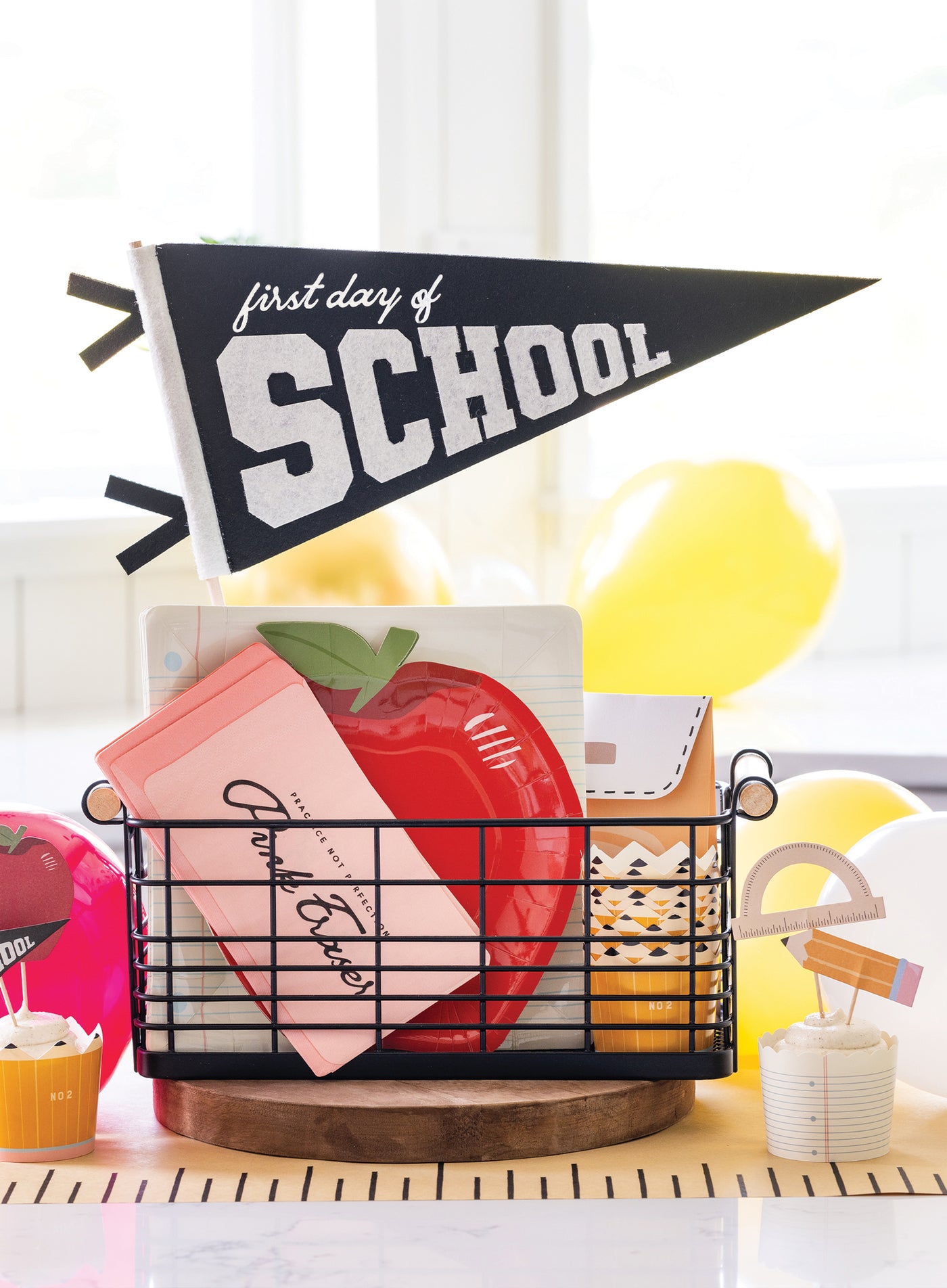 BTS915 - Back To School Baking Cups With Toppers