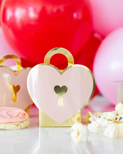 CHM1208 - Heart Lock Treat Box