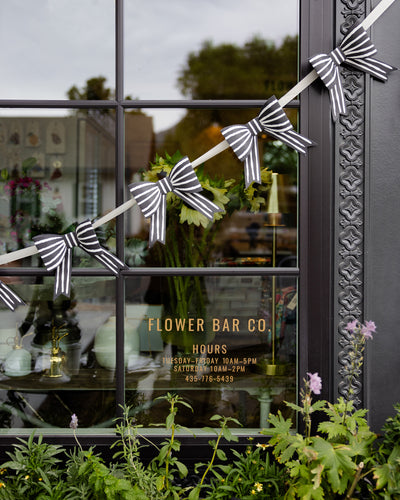 CLV1202 - Black and White Bow Banner