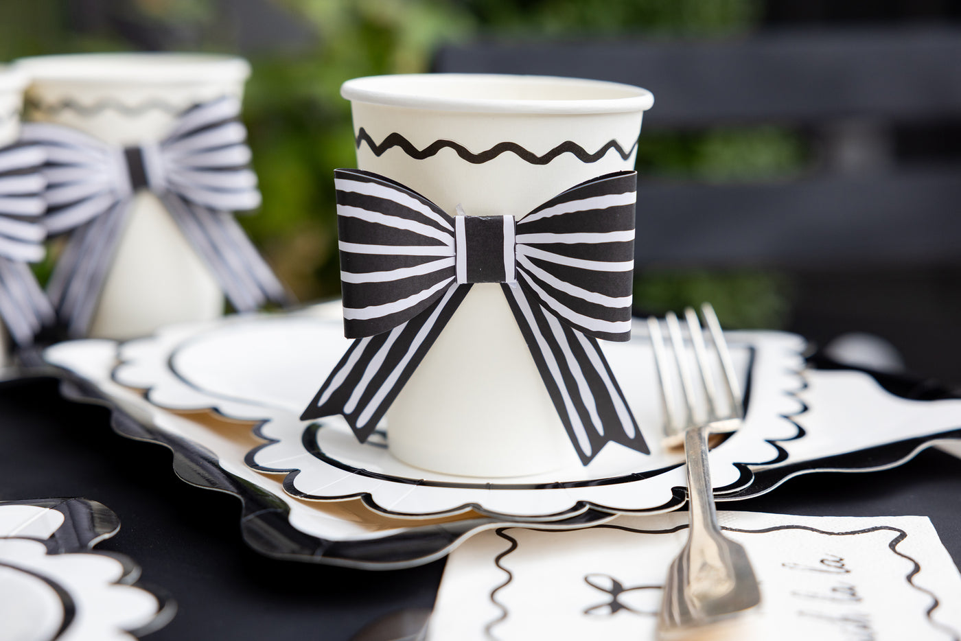 CLV1210 - Black and White Bow Party Cup