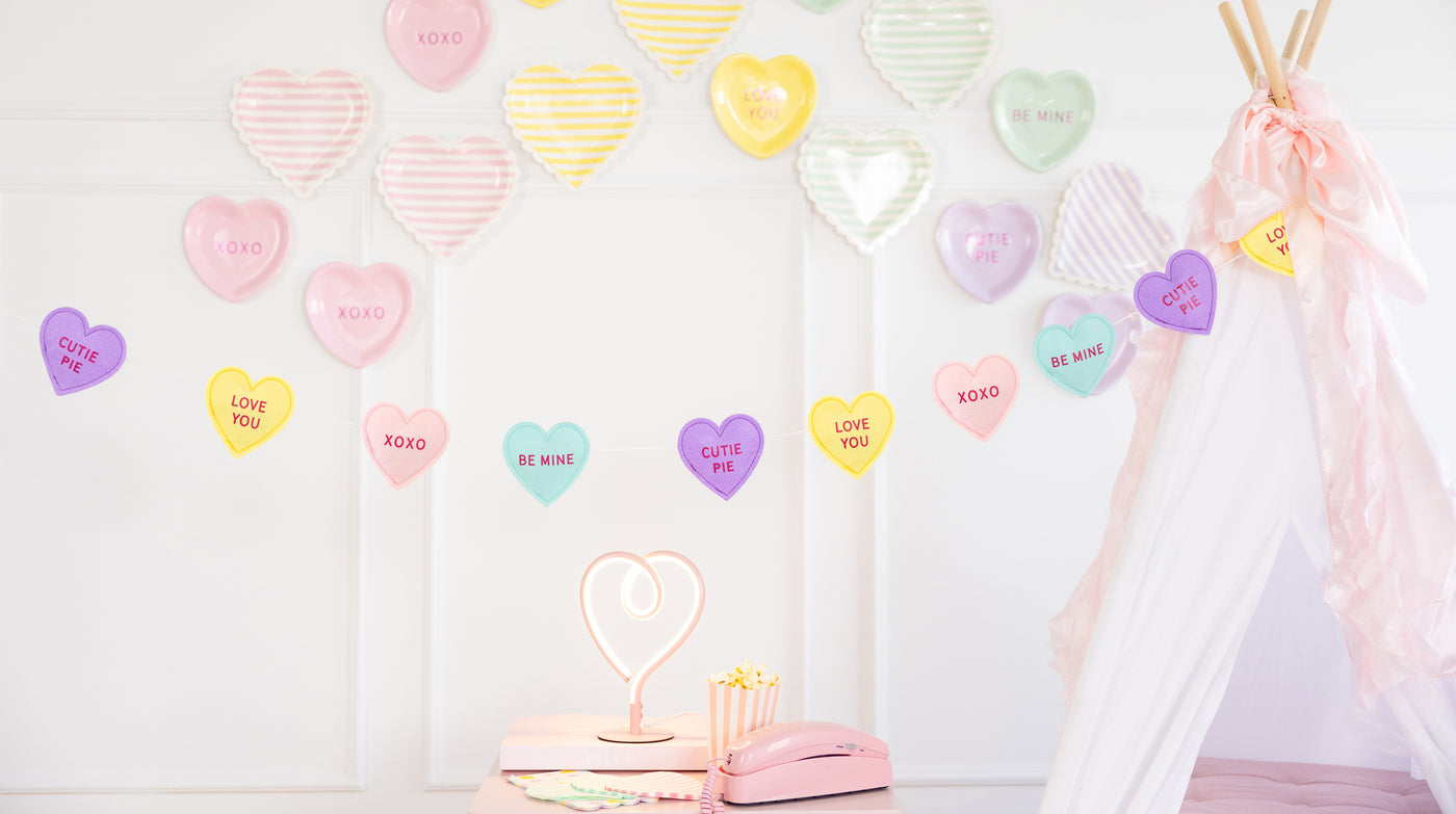 CVH1103 - Conversation Hearts Felt Banner