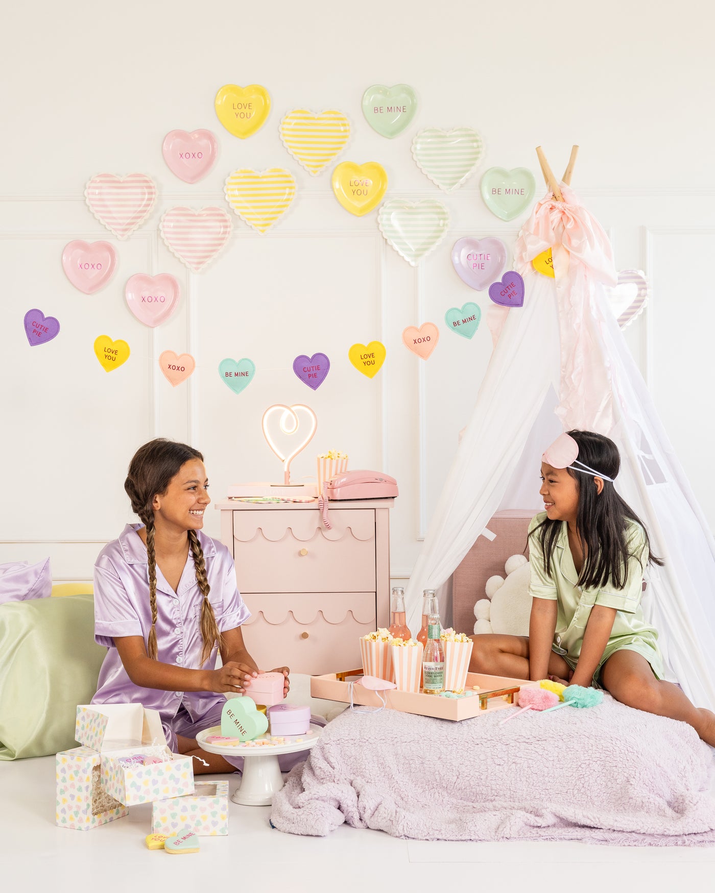 CVH1103 - Conversation Hearts Felt Banner