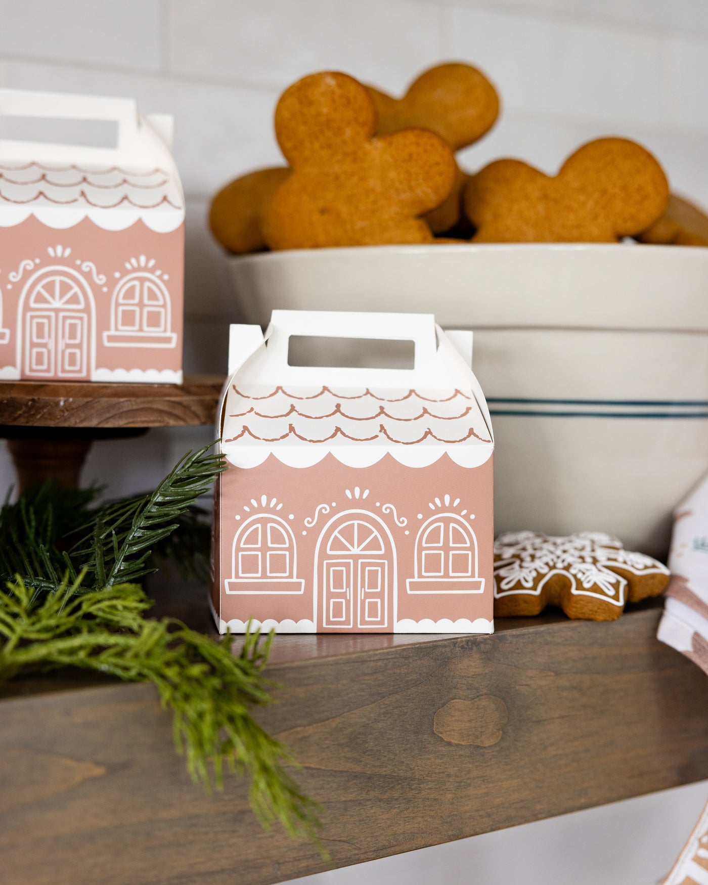 GBD1117 - Gingerbread House Gable Treat Boxes