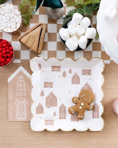 GBD1141 - Gingerbread Scattered House 9" Plate