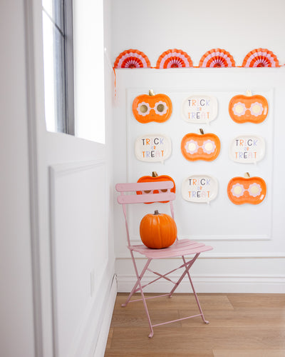 GVP1240 - Groovy Pumpkin Shaped Paper Plate