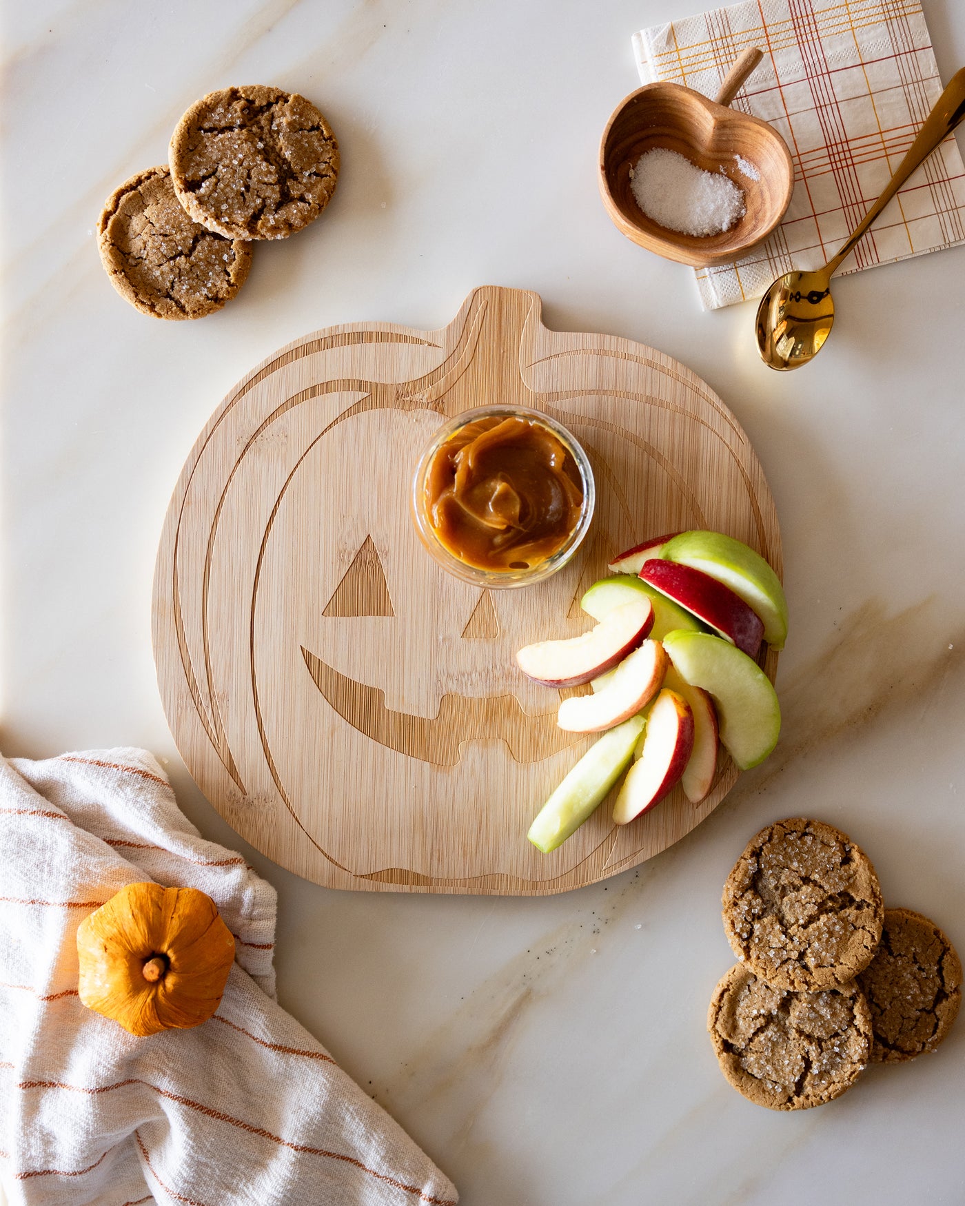 HAL1229 - Pumpkin Wood Cutting Board