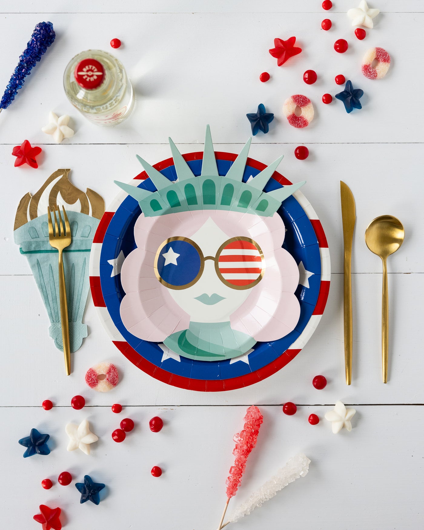 LAD1040 - Lady Liberty Red Striped Paper Plate