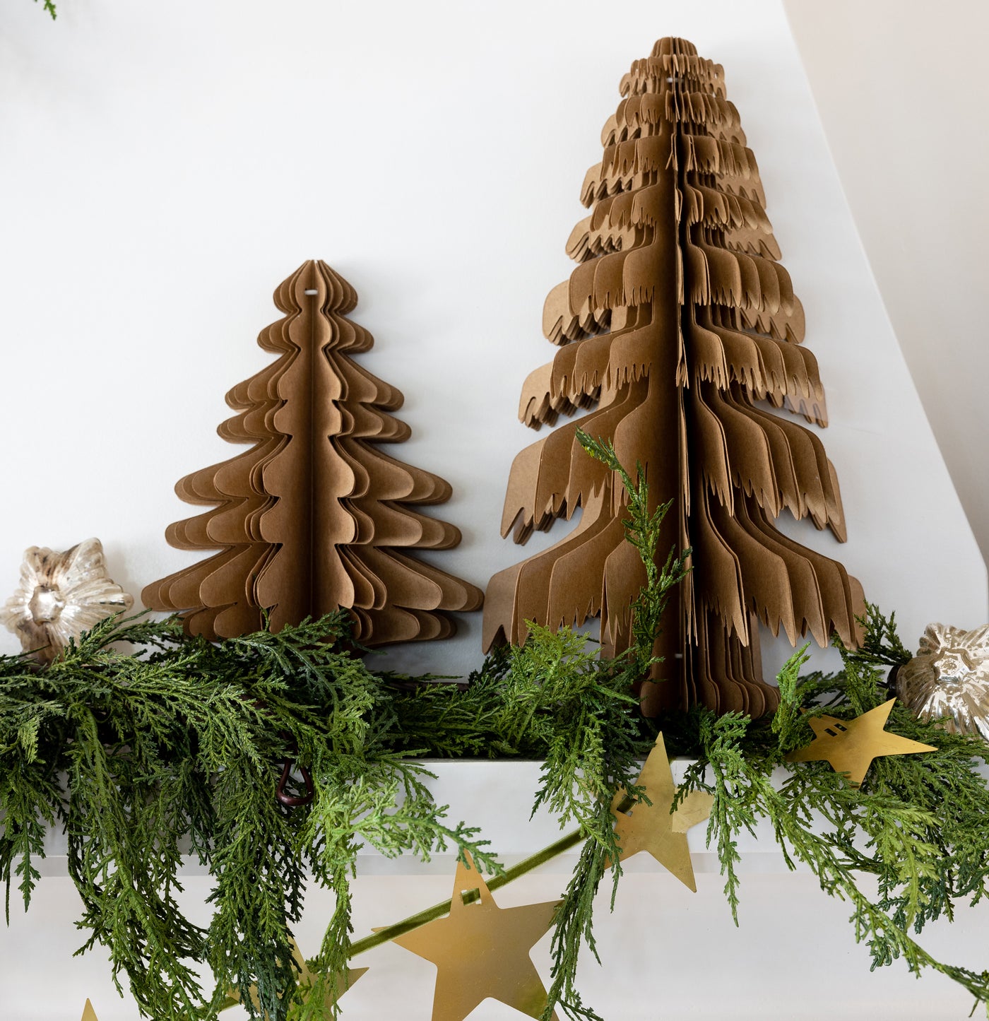 MEM1008 - Christmas Memories Large Kraft Paper Tree Decor