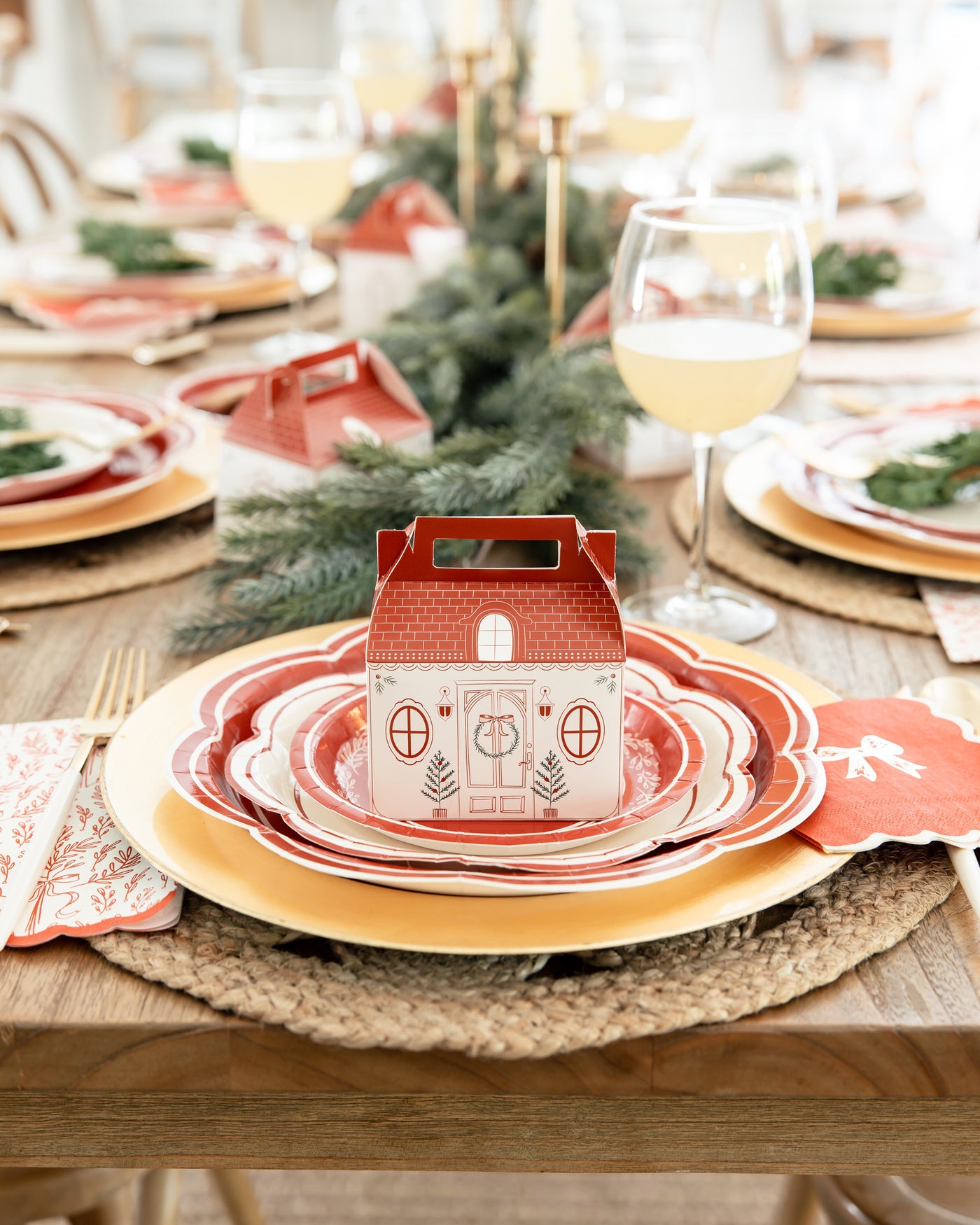 PEM1241 - Cream Scalloped Red Lines Plate