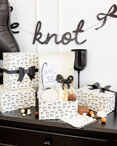 PLBLW08 - Tying the Knot Treat Box