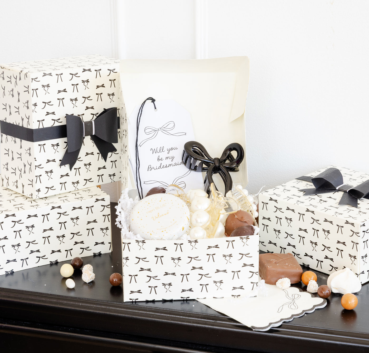 PLBLW08 - Tying the Knot Treat Box