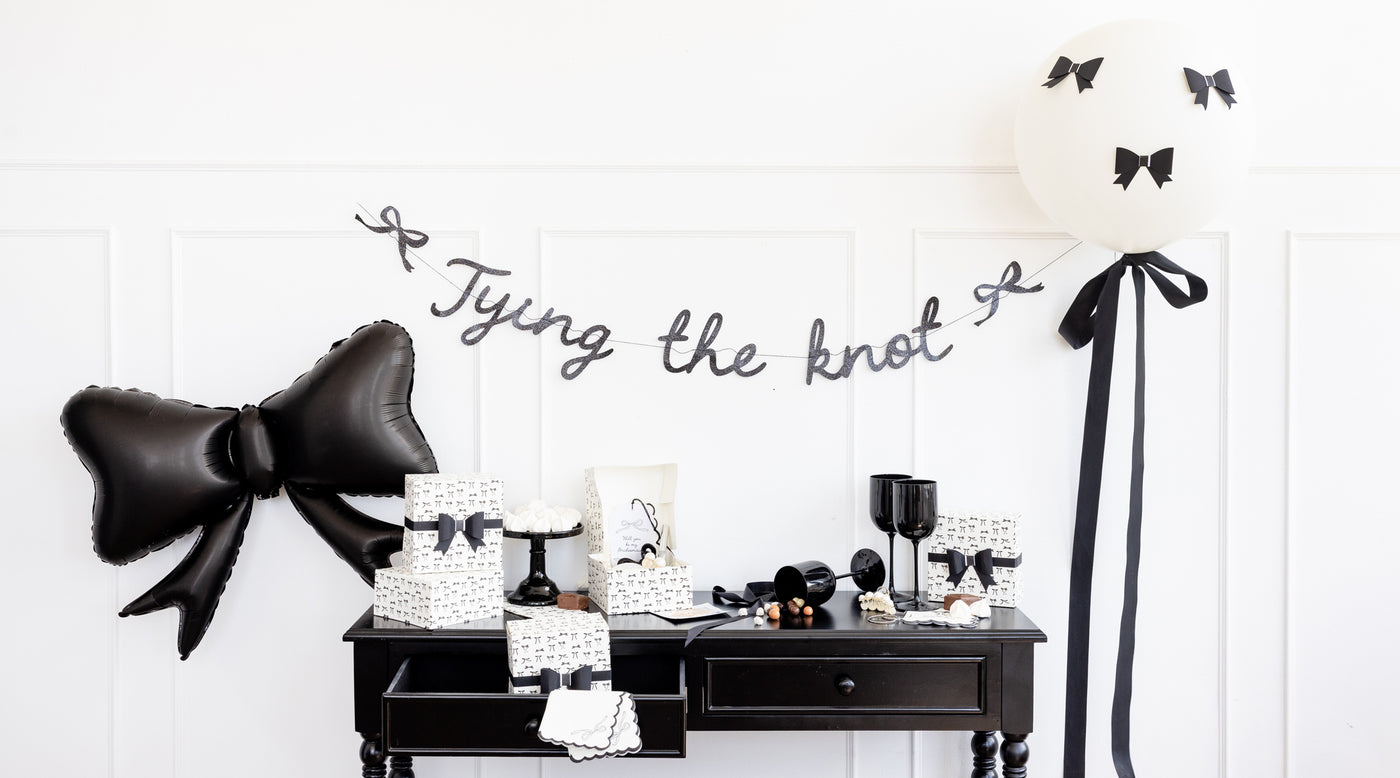 PLBLW08 - Tying the Knot Treat Box