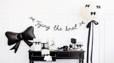 PLBLW08 - Tying the Knot Treat Box