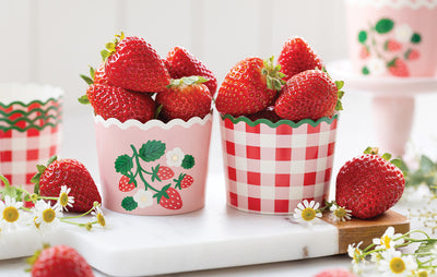 PLCC2072x - Strawberry Gingham Baking Cup