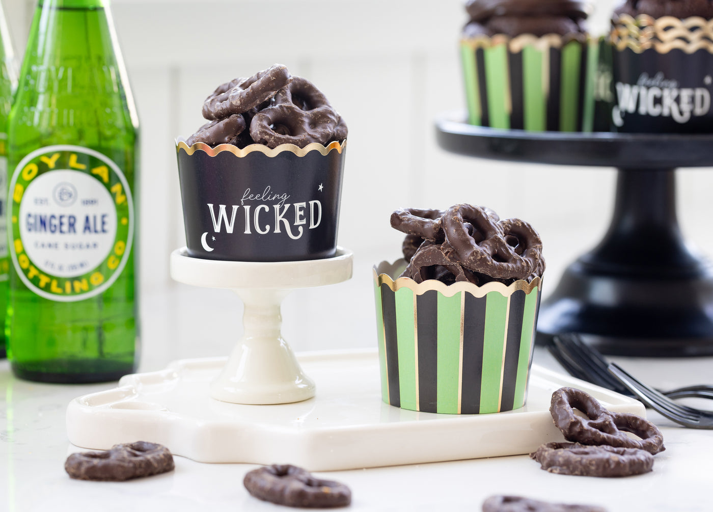 PLCC2115 - Foiled Something Wicked 5 oz Baking Cups