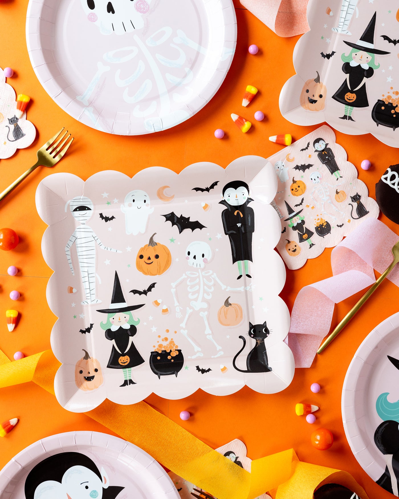 PLPL480 - Halloween Characters Plate