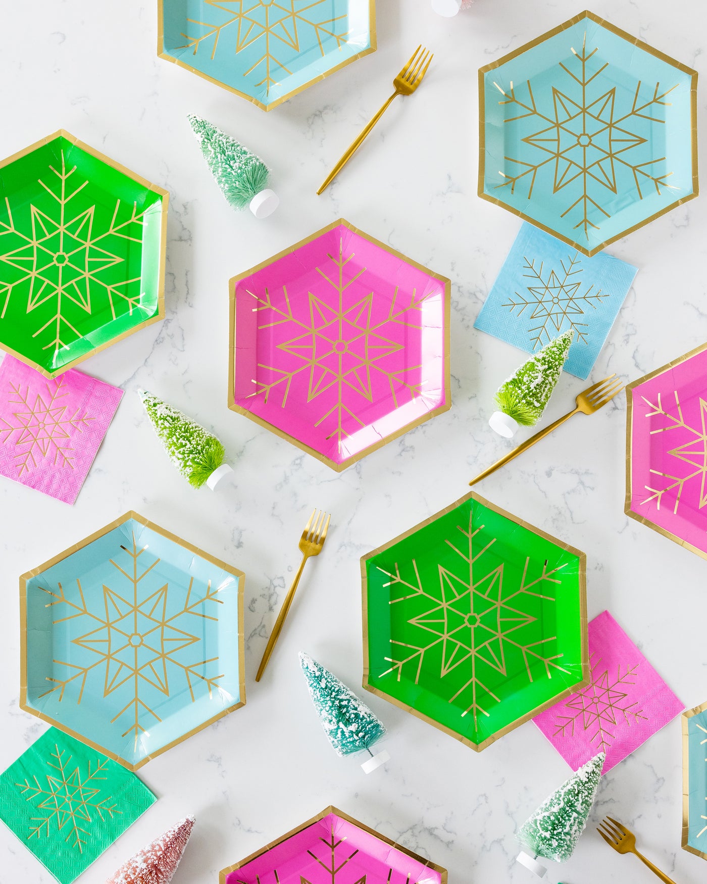 PLTS394C - Bright Snowflake Paper Plate Set