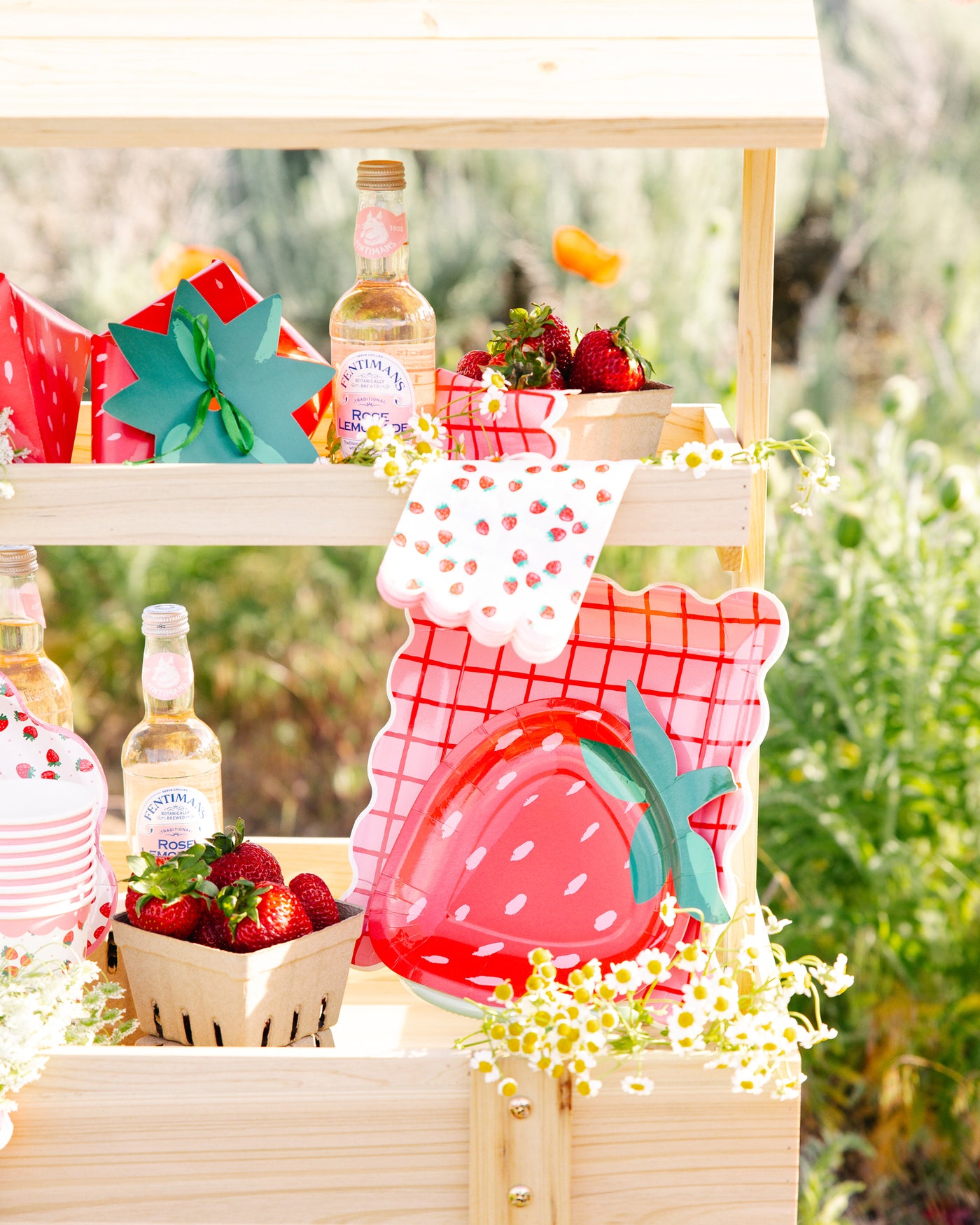 STW1139 - Strawberries Dinner Napkin