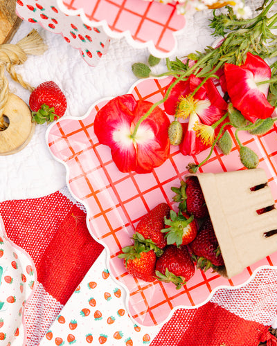 STW1142 - Red and Pink Grid Scallop Square Plate