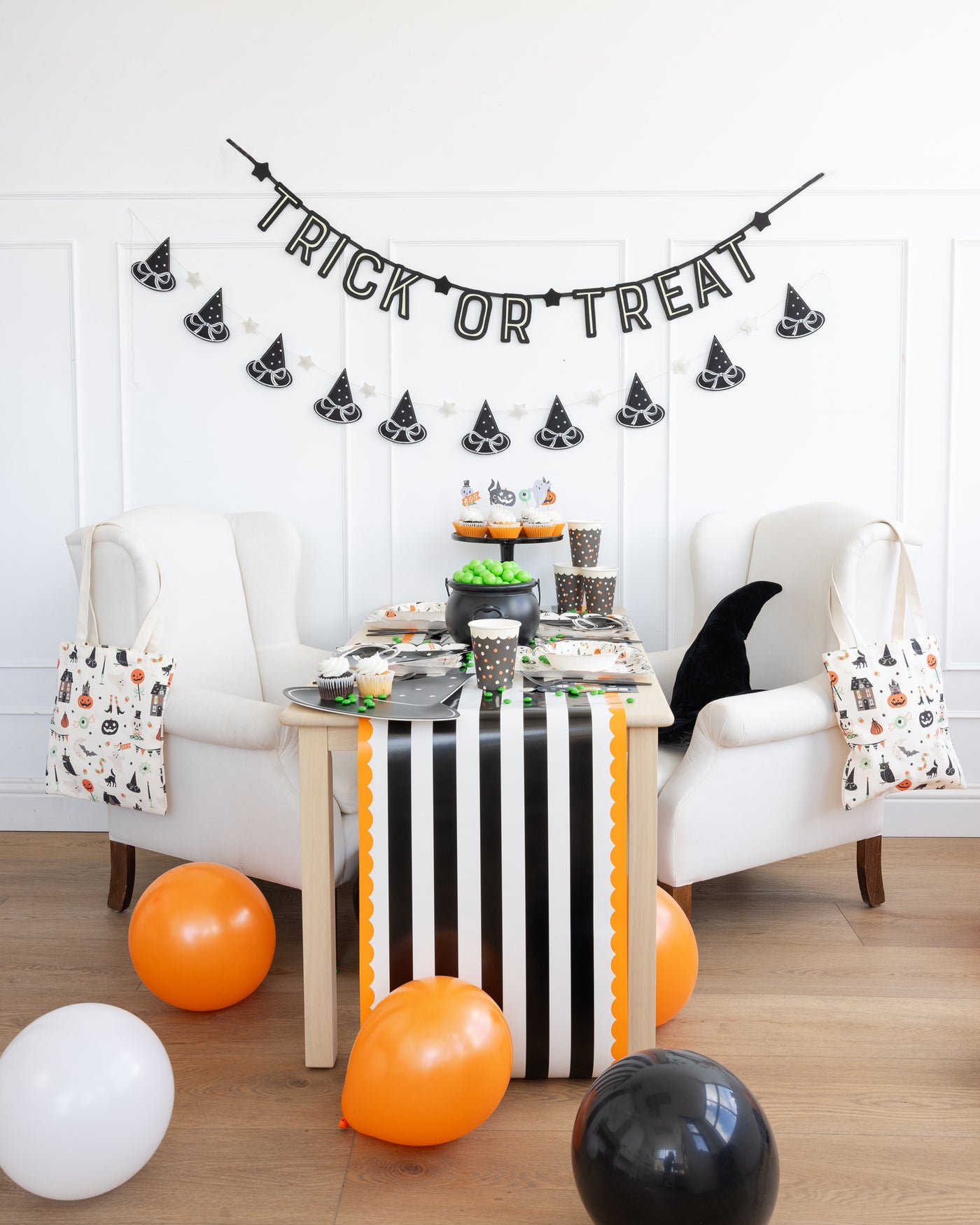 TTS1203 - Puffy Felt Witch Hats Banner