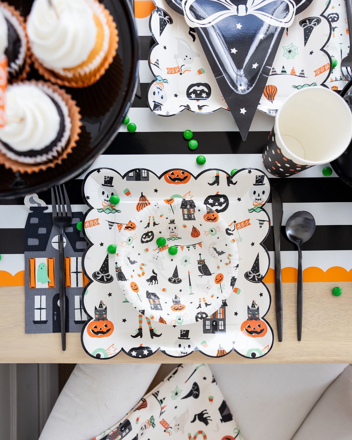 TTS1239 - Tricks & Treats House Dinner Napkin