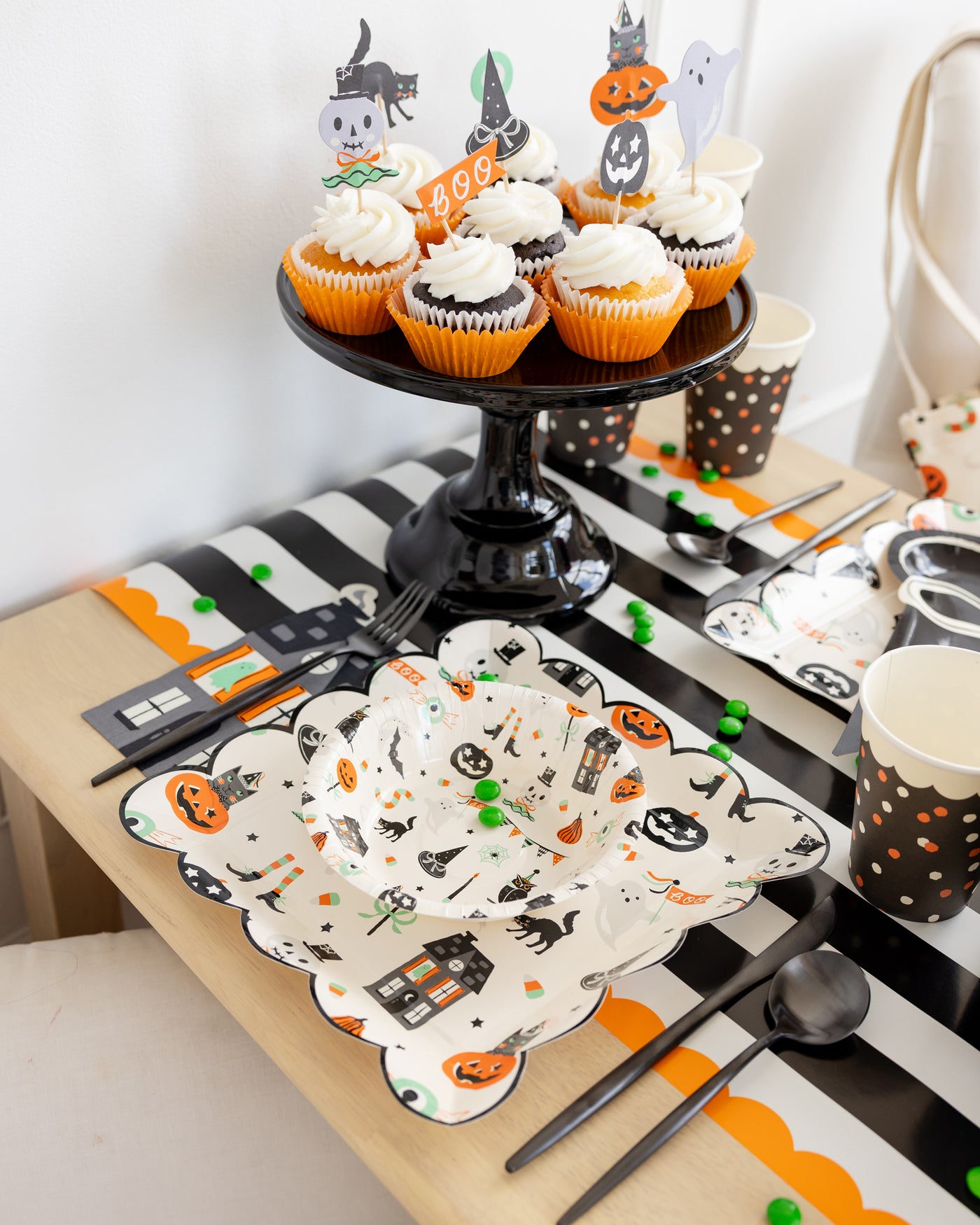 TTS1240 - Tricks & Treats 10" Paper Plate