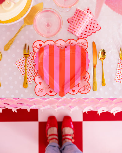 VAL1140 - Scalloped Striped Heart Plate