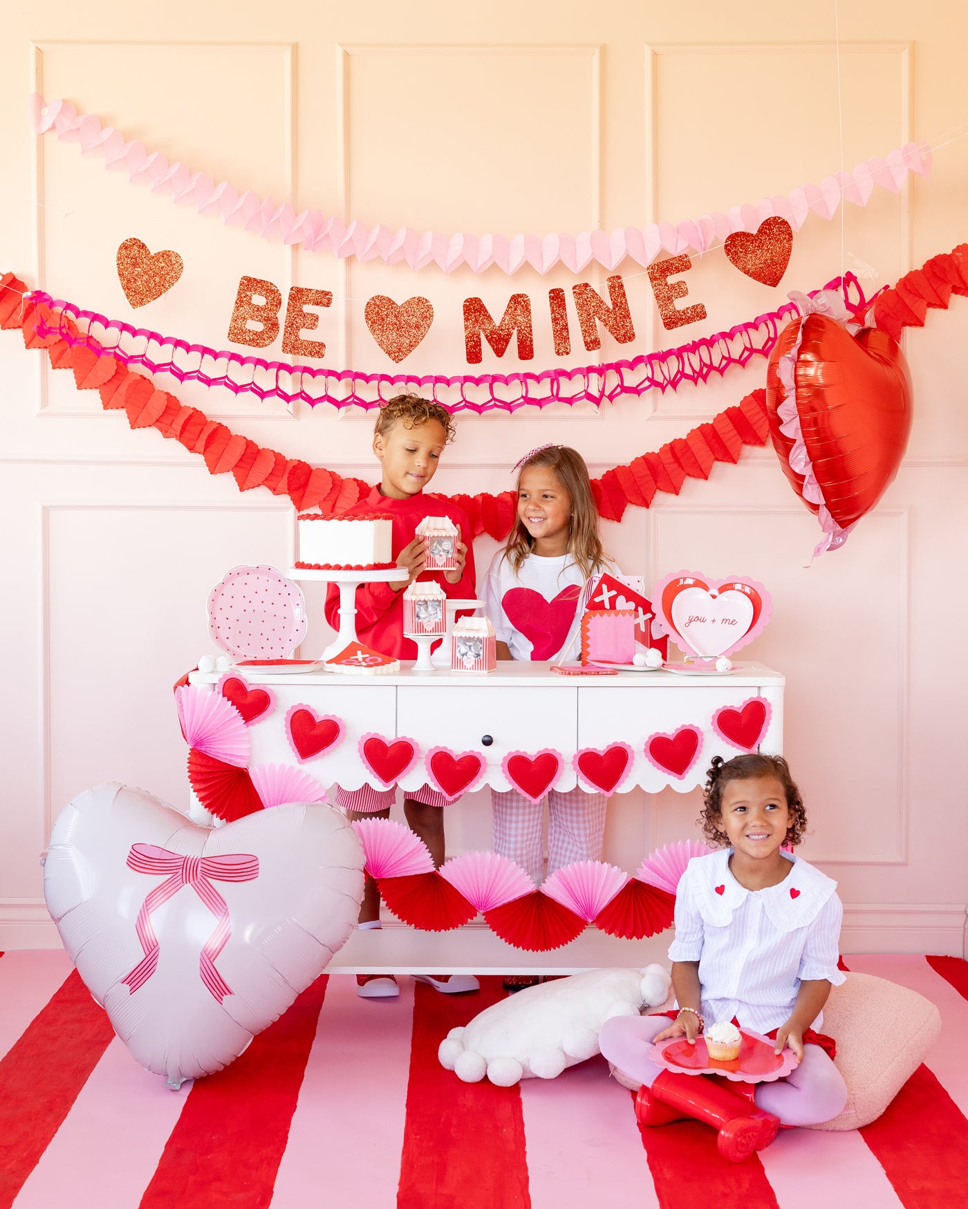 VAL1202 - Be Mine Glitter Banner