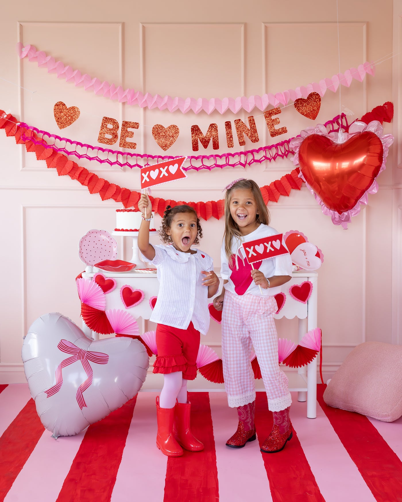 VAL1202 - Be Mine Glitter Banner