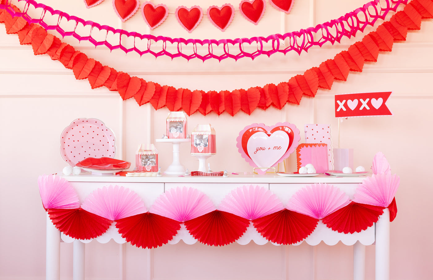 VAL1204 - Pink and Red Double Tissue Bunting Banner