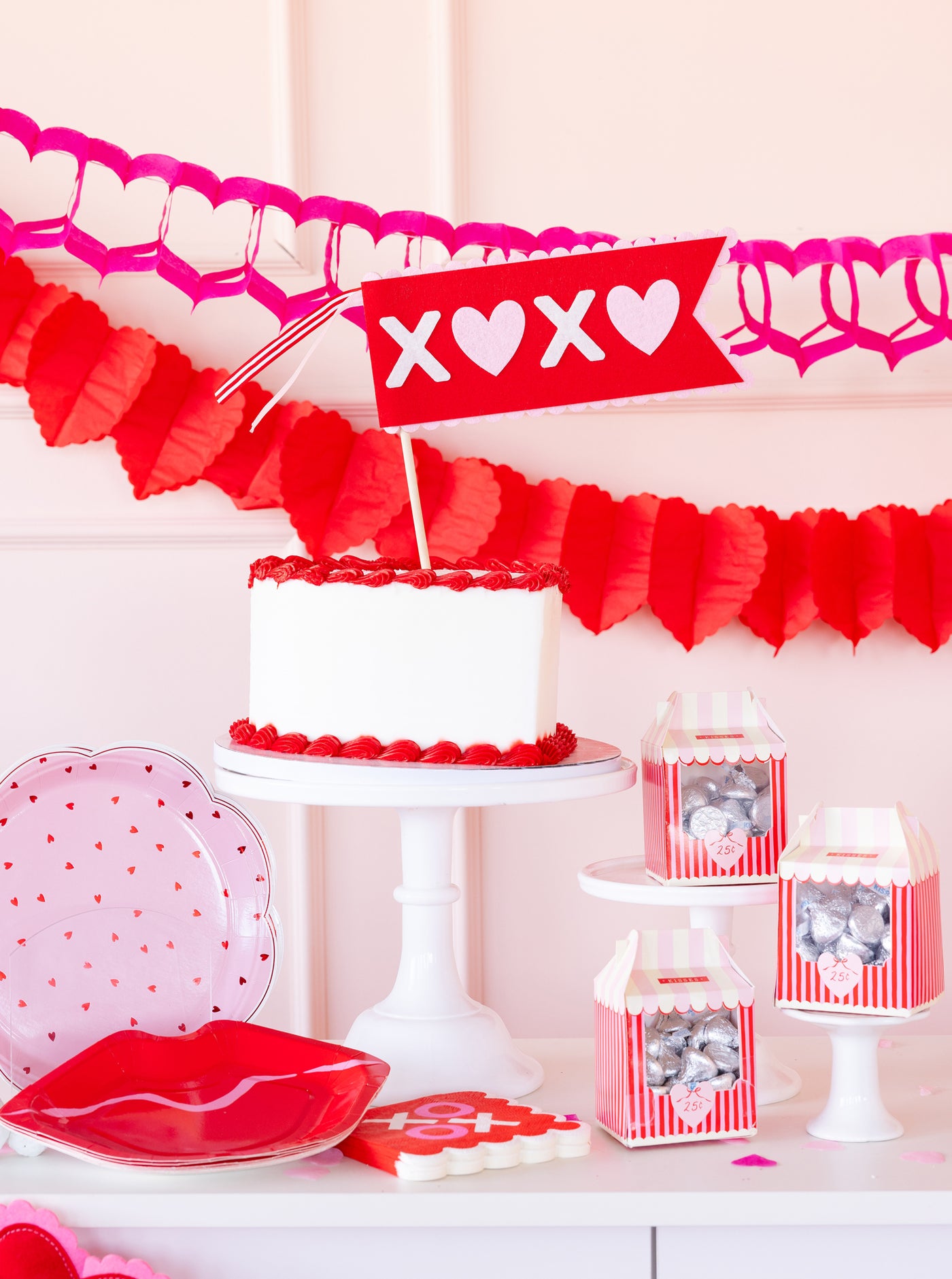 VAL1214 - XOXO Felt Pennant