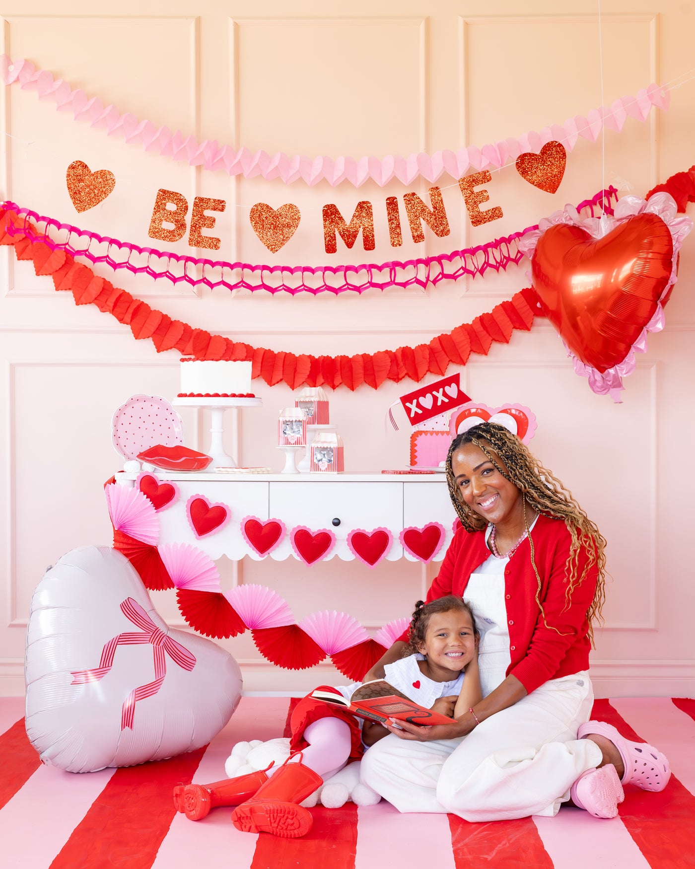 VAL1216 - Scalloped Heart Mylar Balloon