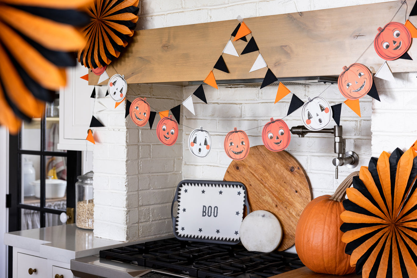 VHP1002 - Vintage Halloween Pumpkins and Felt Pennant Banner Set