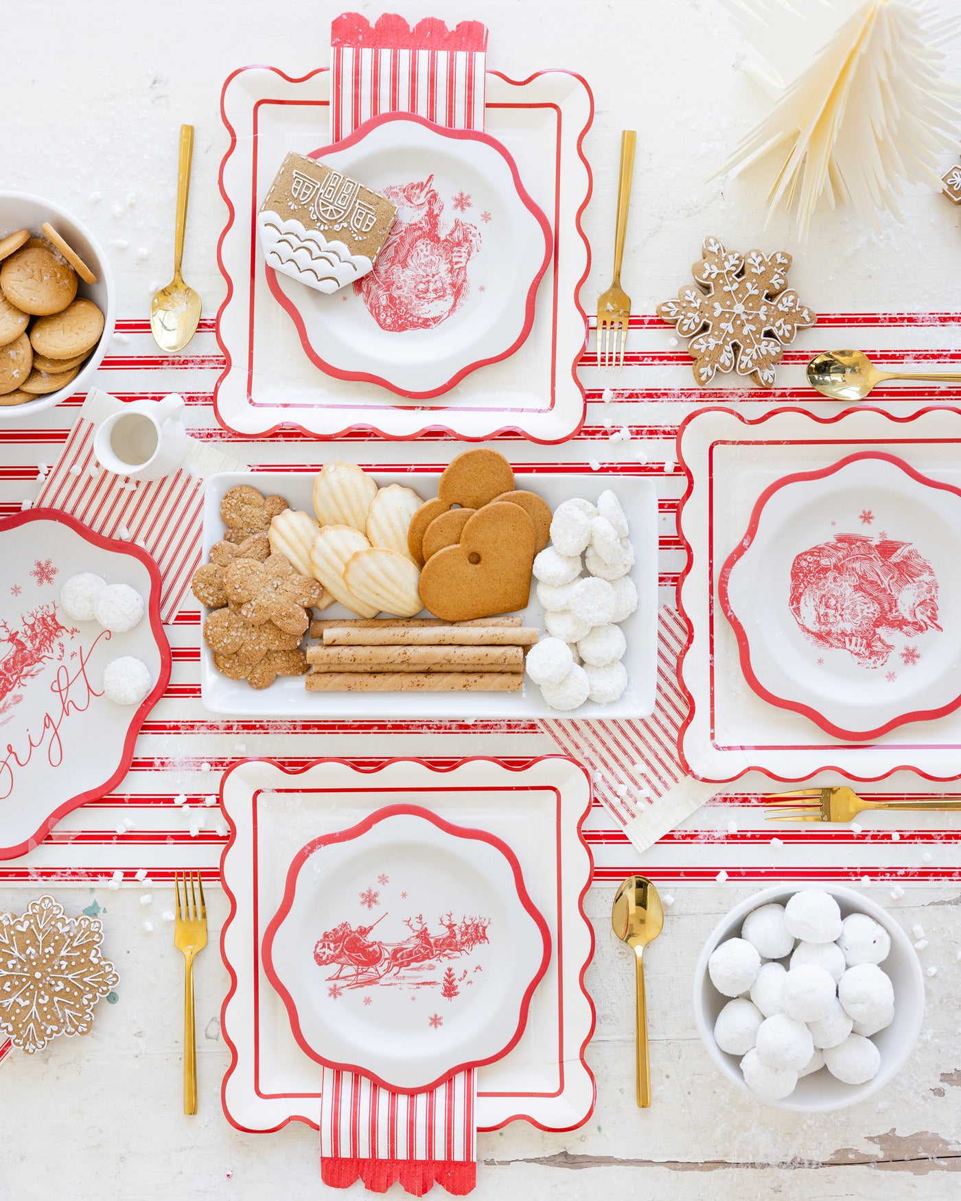 WNT1240 - Red Vintage Line Art Plates