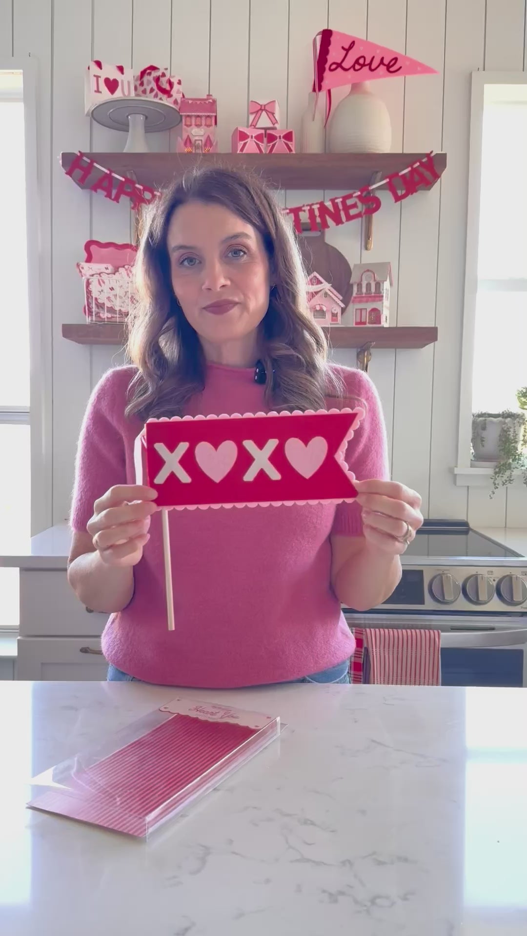 VAL1214 - XOXO Felt Pennant