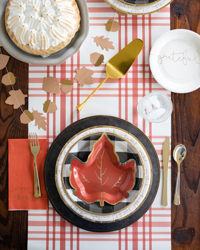 THP840 - Maple Leaf Shaped 7" Plate